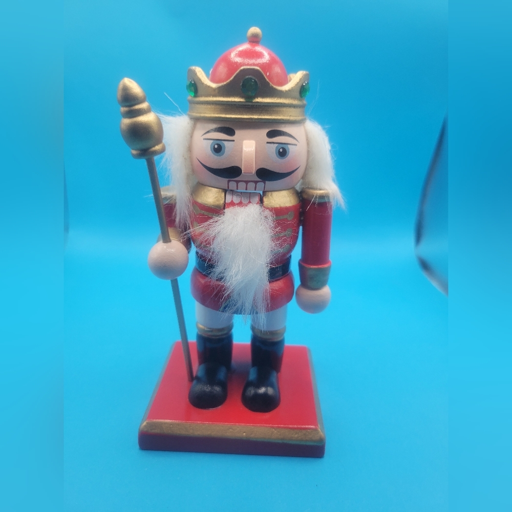 Signature Vintage NWT Wooden Nutcracker Christmas